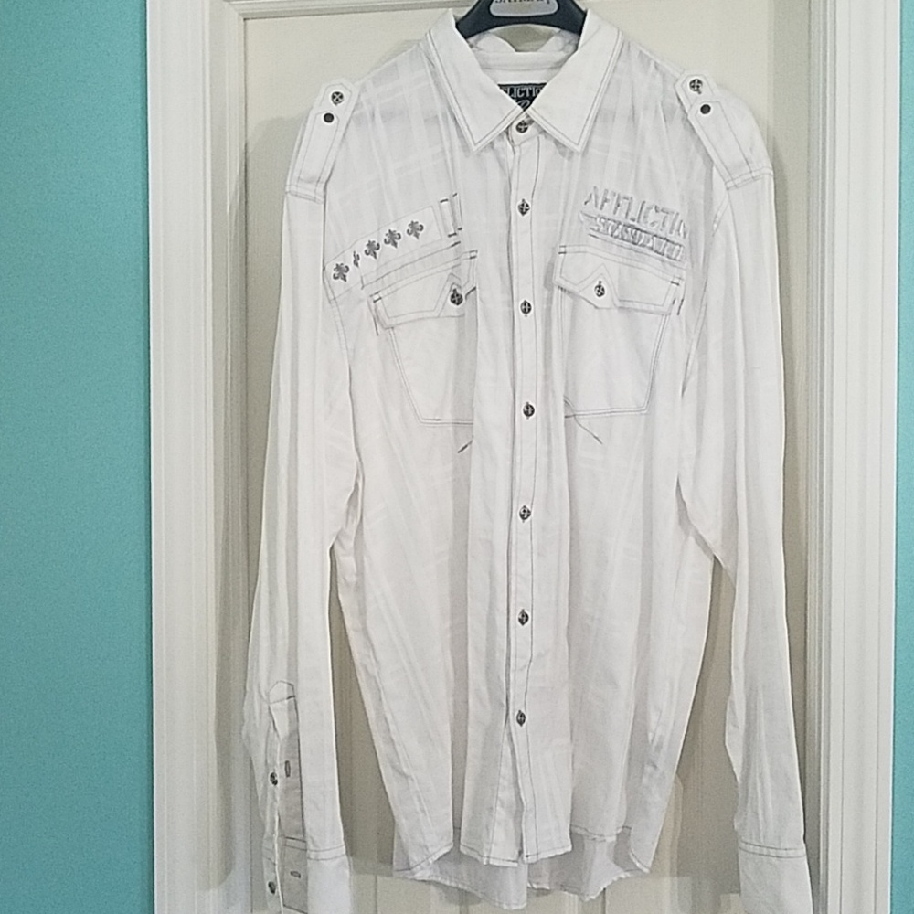 Affliction button top